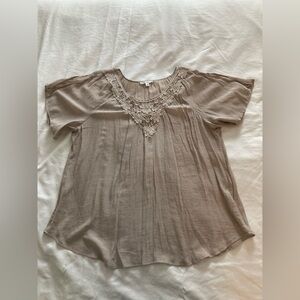 Spense Woman Gauze V-Neck Cold Shoulder Flowy Top. Size 1X